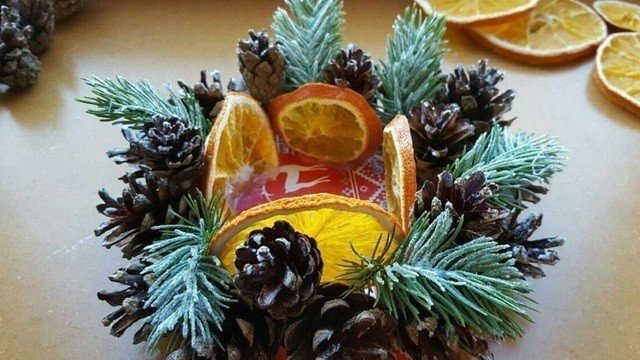 Новогодние украшения из фруктов