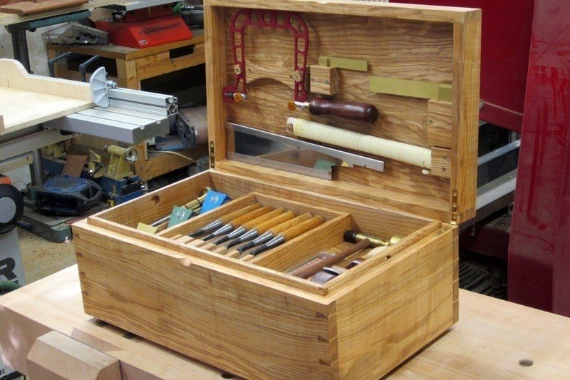 Ящик для ношения столярных инструментов