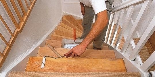 Обработка ступеней деревянной лестницы