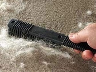 Скребок для чистки ковров от кошачьей шерсти