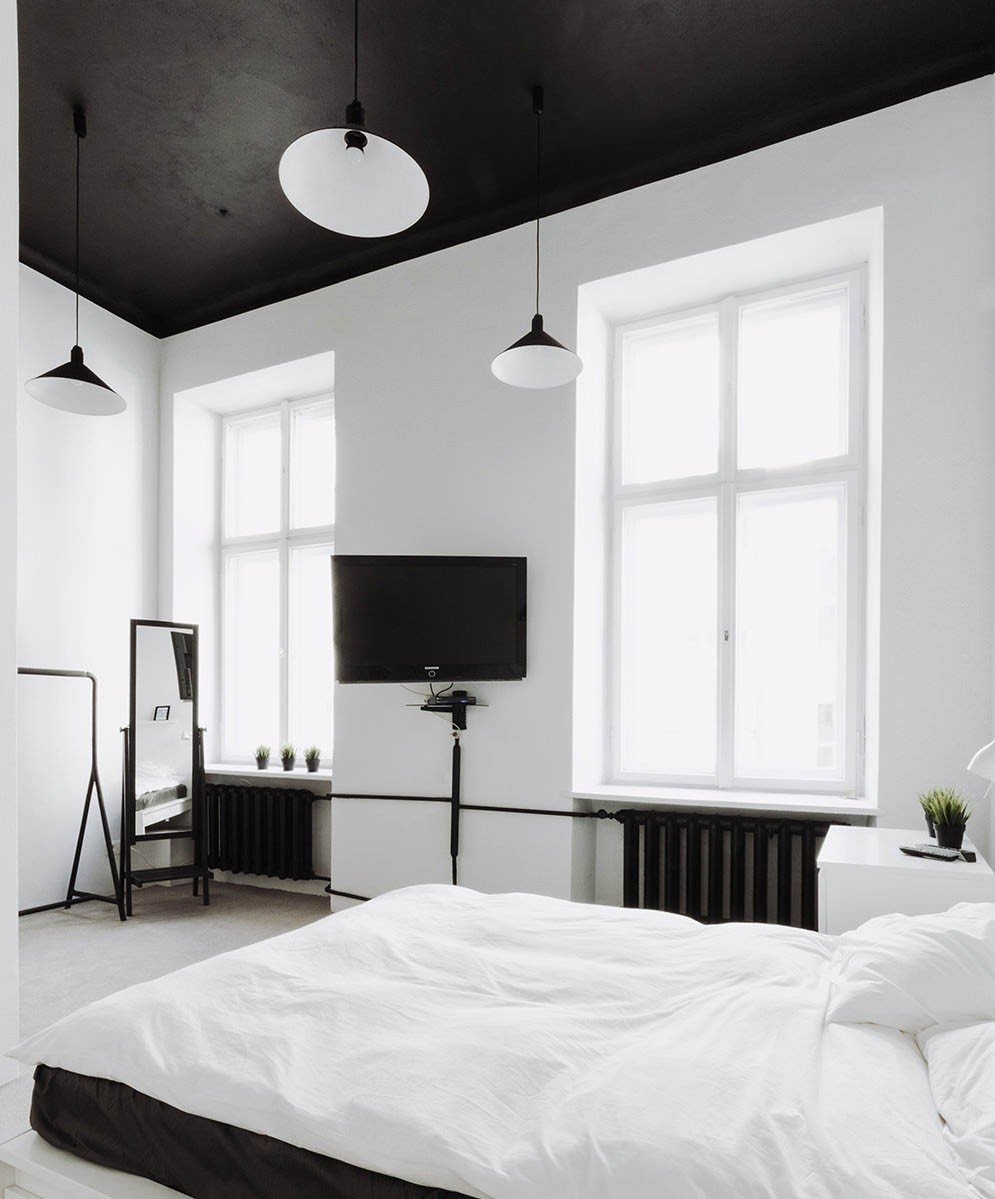 Черно белая спальня минимализм