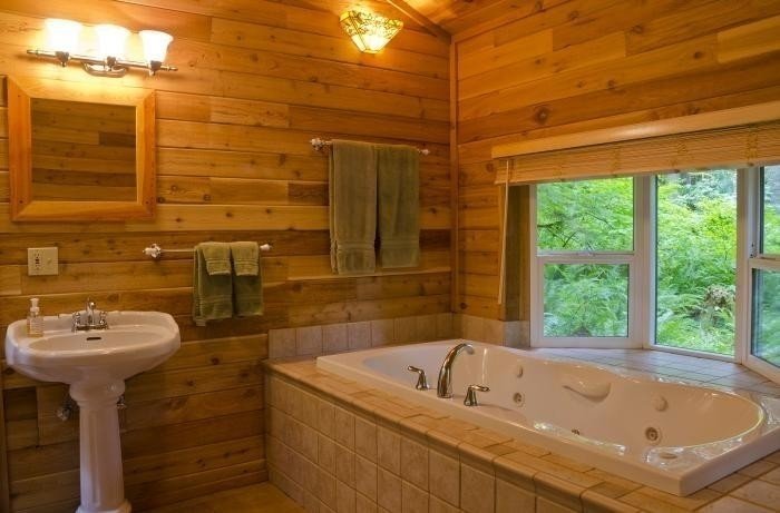 Отделка ванной комнаты в деревянном доме