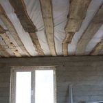 Как сделать черновой потолок по деревянным балкам своими руками