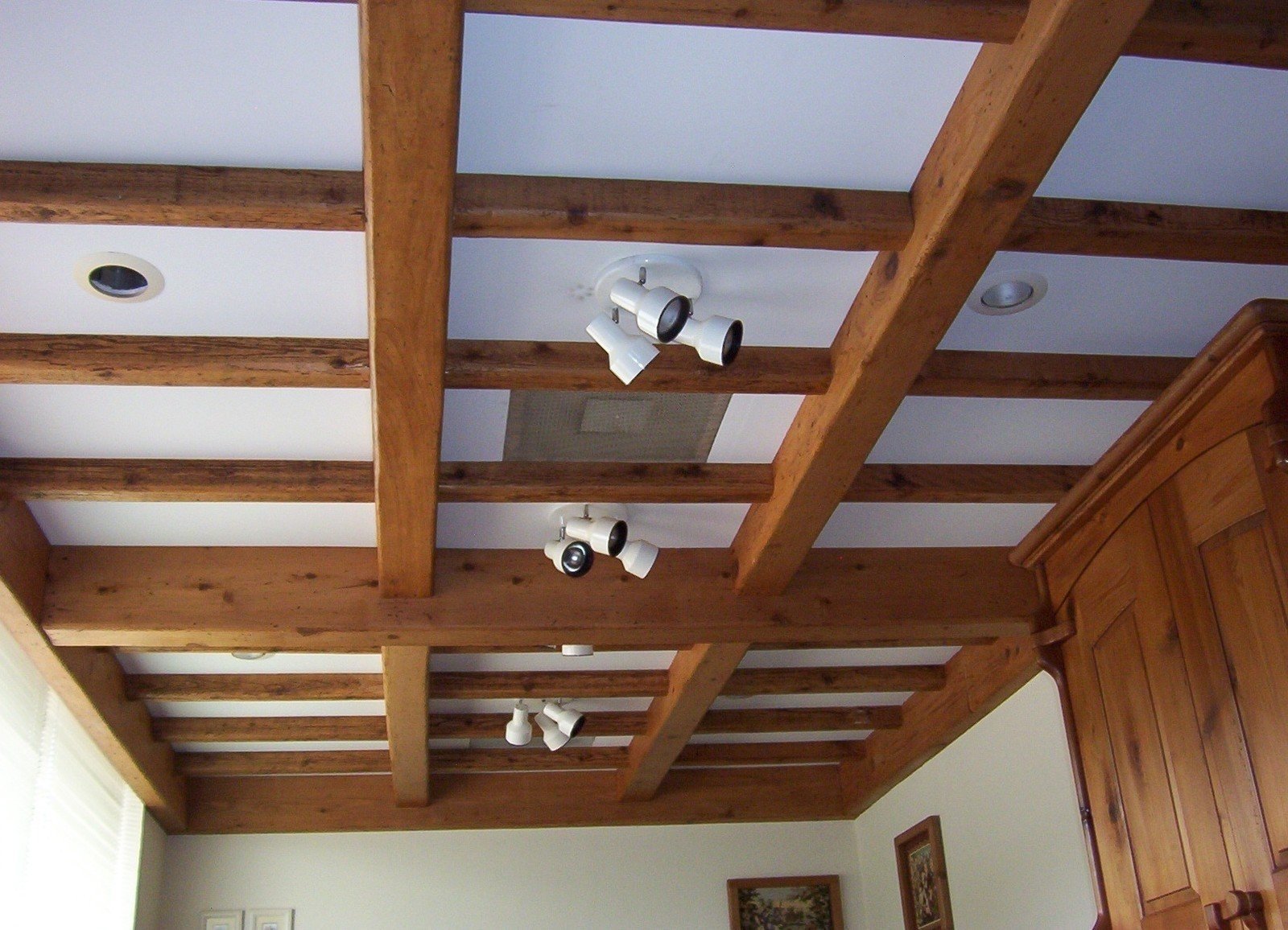 Потолки с деревянными балками