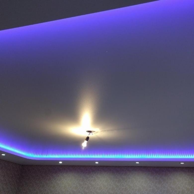 Двухуровневые потолки с неоновой подсветкой