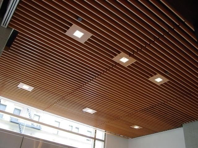 Пластинообразный реечный потолок албес