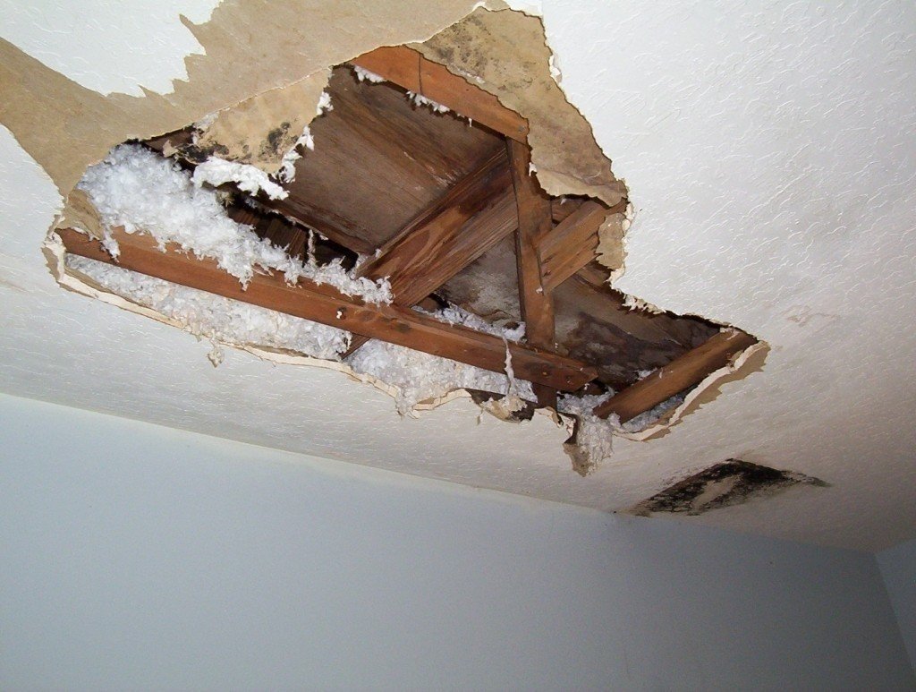 Потолок в частном доме обвалился потолок