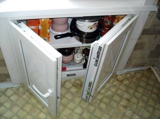 Холодильник под окном штульповый