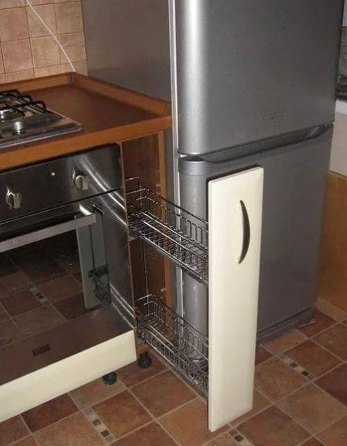 Плита рядом с холодильником