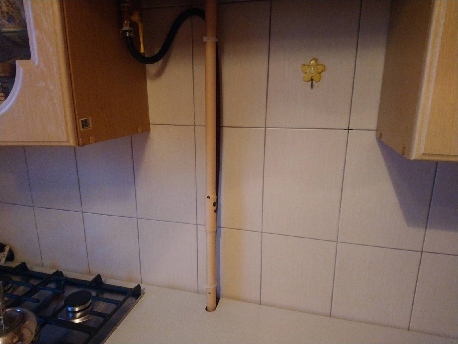 Спрятать газовую трубу на кухне