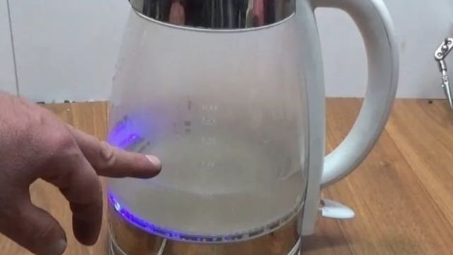 Как очистить электрический чайник от накипи