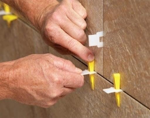 Крестики для укладки плитки на стену