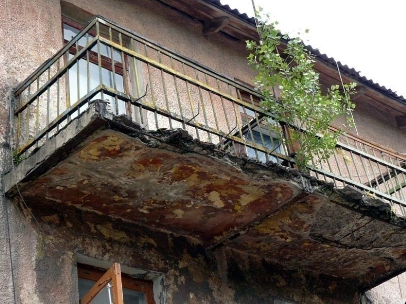 Разрушенный балкон