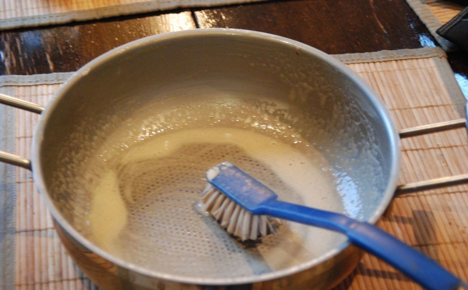 Сода для чистки посуды