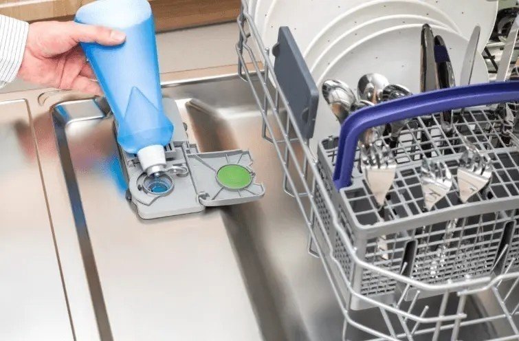Куда заливать гель для посудомоечной машины
