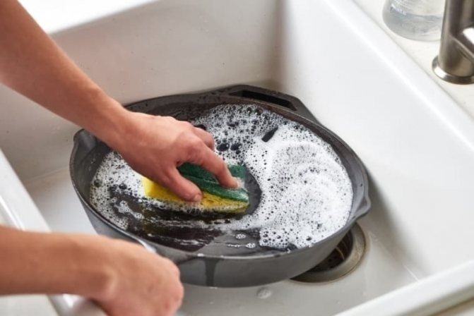 Очистить сковороду от сильного нагара