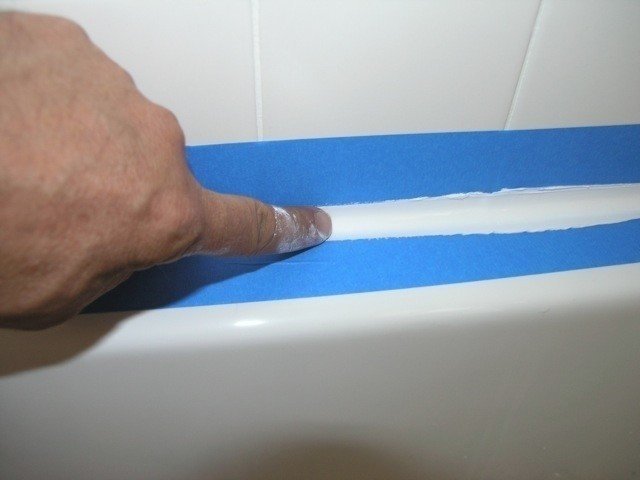 Уголки в ванной на силиконовом герметике