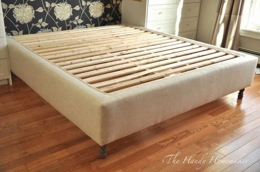Самодельная двуспальная кровать мягкая