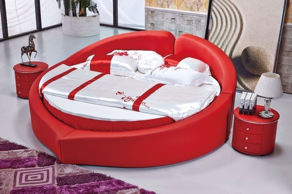 Круглый диван-кровать красного цвета