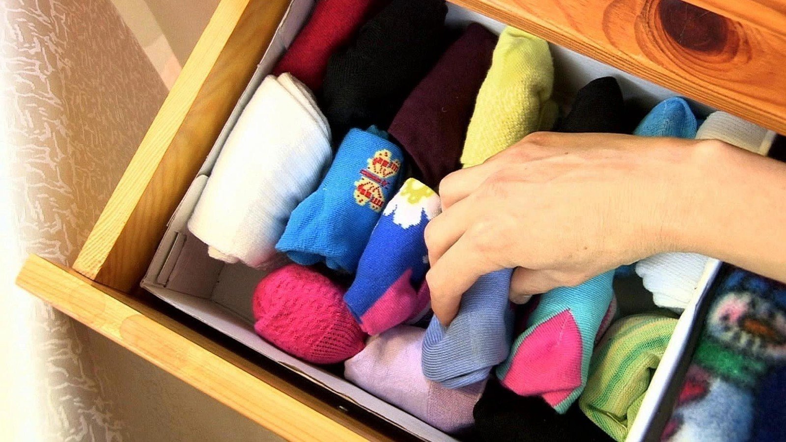 Красиво сложить носки в шкафу