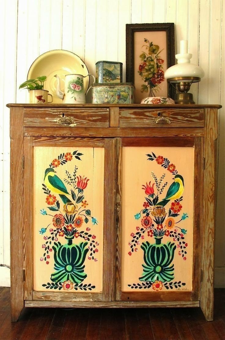 Роспись шкафа в русском стиле
