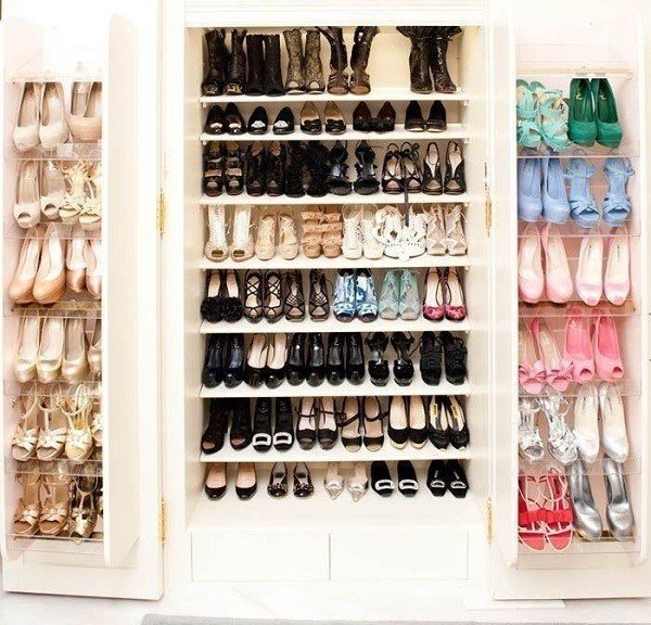 Красивая обувь в гардеробе