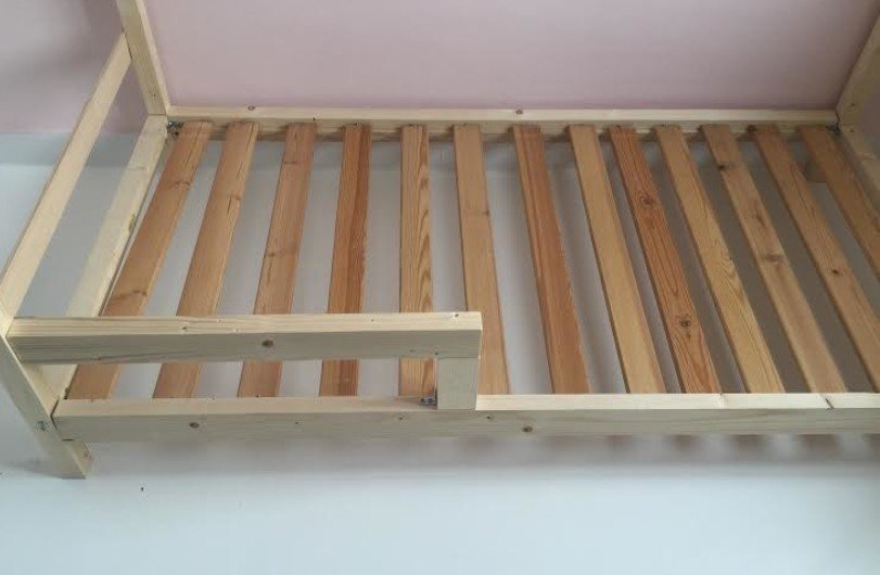 Кровать икеа детская деревянная с бортиком