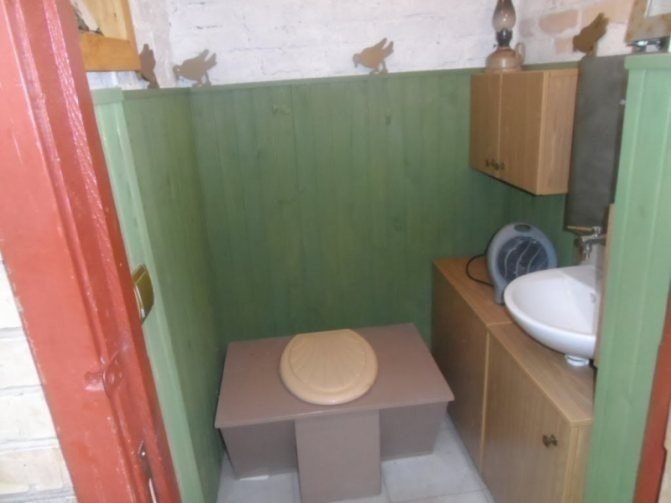 Туалет с умывальником на даче своими руками