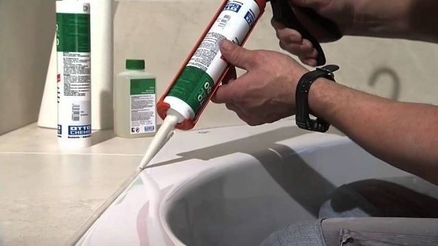 Как удалить силиконовый герметик с ванны