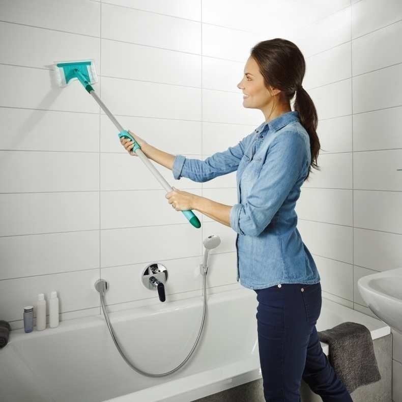 Приспособление для мытья стен в ванной