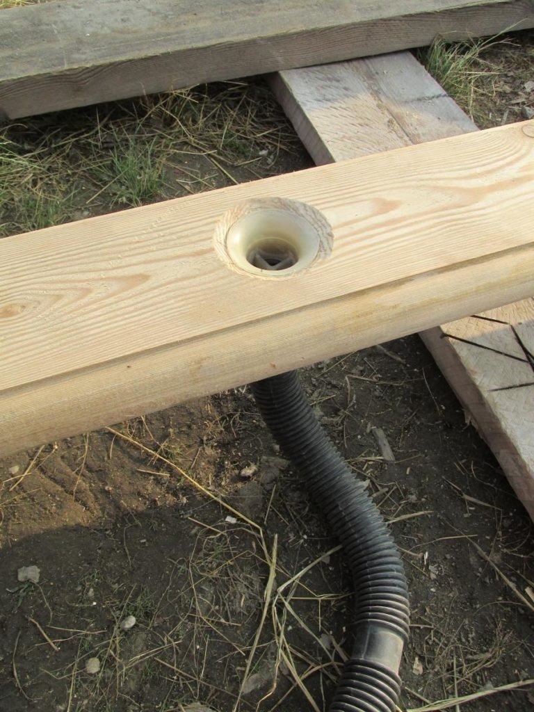 Гильза для ввода кабеля в деревянный дом