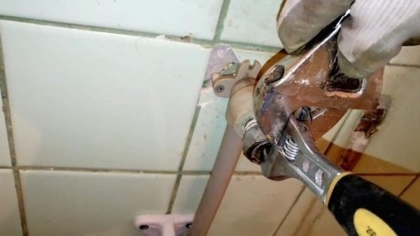 Ключ для эксцентриков на смеситель в ванной