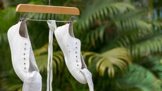 Как почистить белые кроссовки после дачи