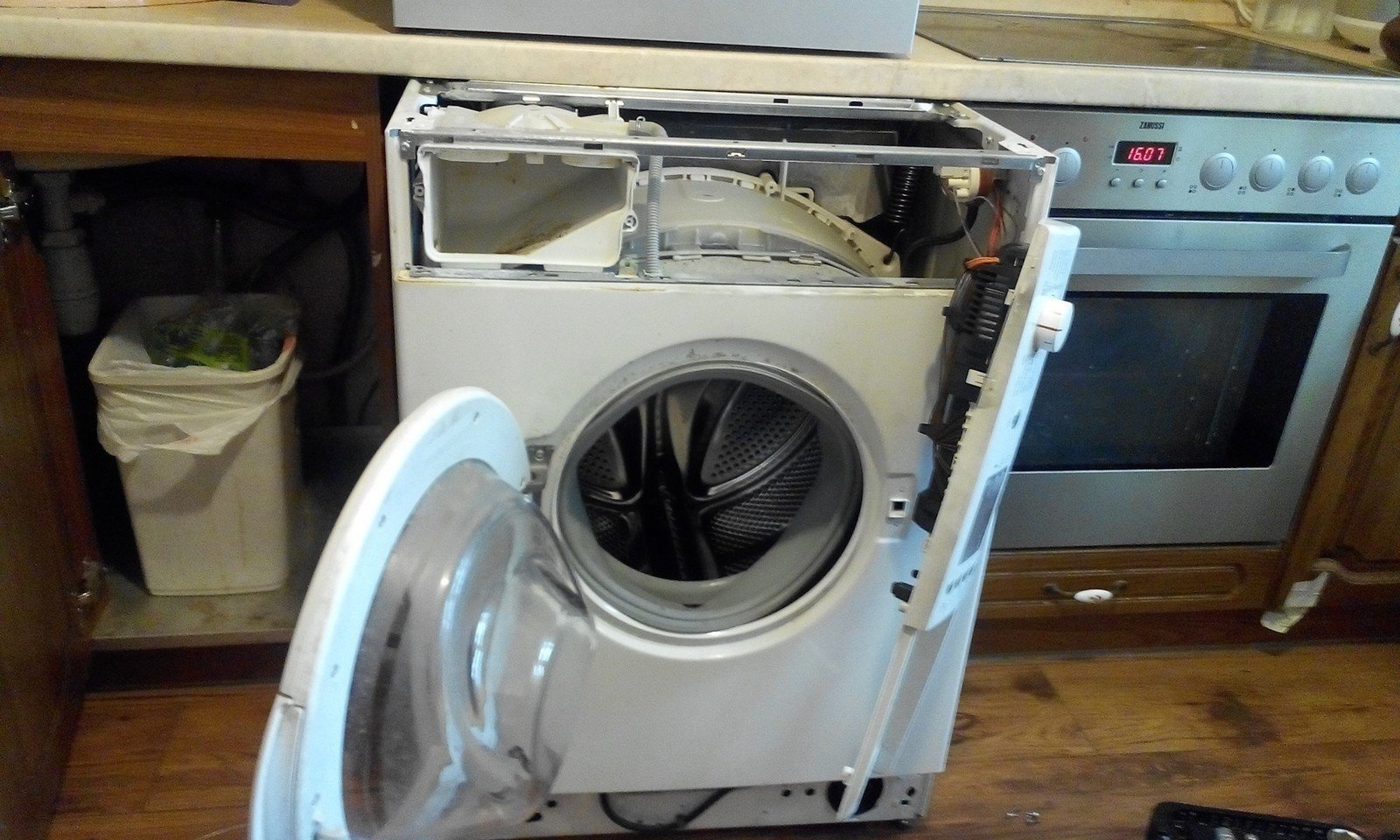 Разобранная стиральная машина хотпоинт аристон