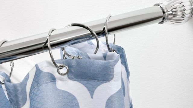 Виды и выбор штанги для шторы в ванную